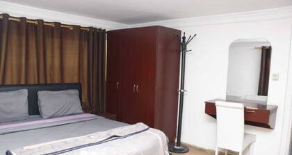 Seleen Hotel Suites
