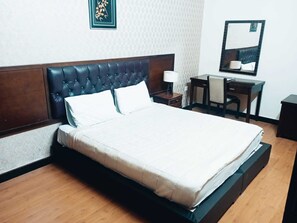 Egyptian cotton sheets, premium bedding, down comforters, pillowtop beds - Seleen Hotel Suites (Amman)