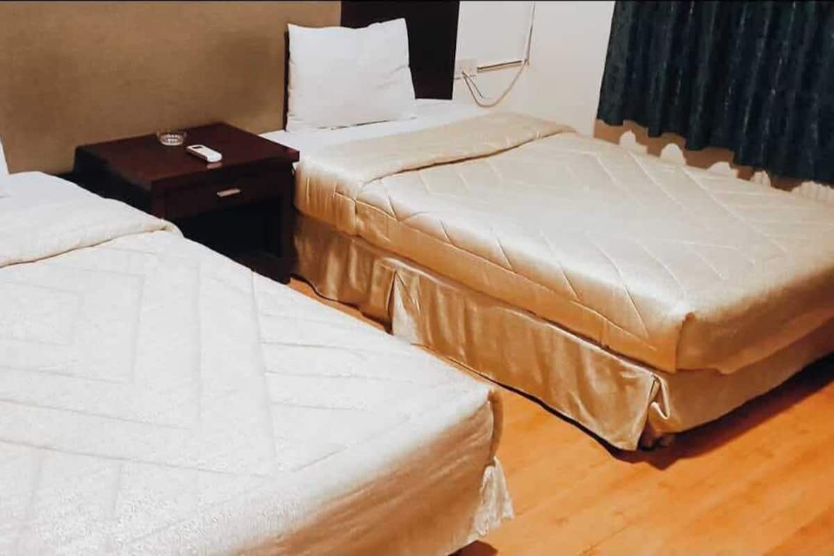 وحدات دش مع أحواض استحمام، دُش غزير، مجففات شعر، مراحيض شطف