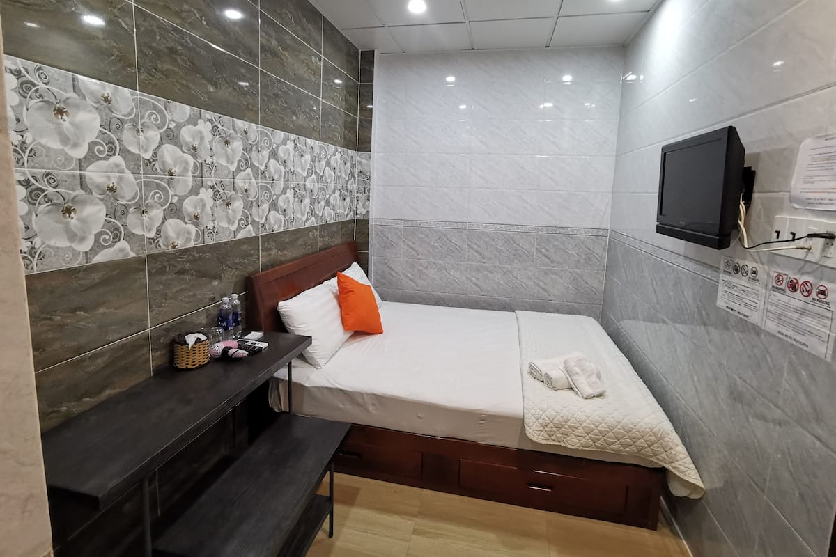Habitación doble Confort | Minibar, escritorio y espacio para trabajar con laptop
