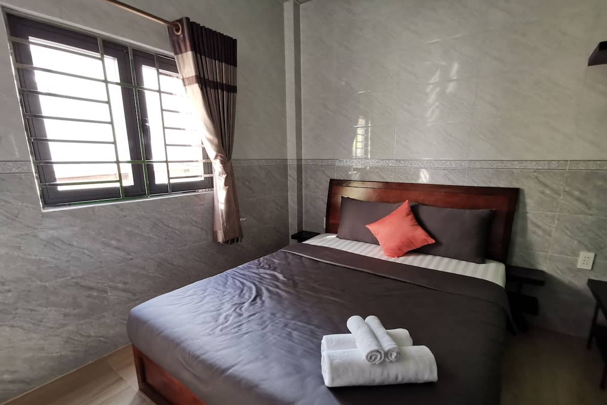 Minibar, desk, laptop workspace, blackout curtains
