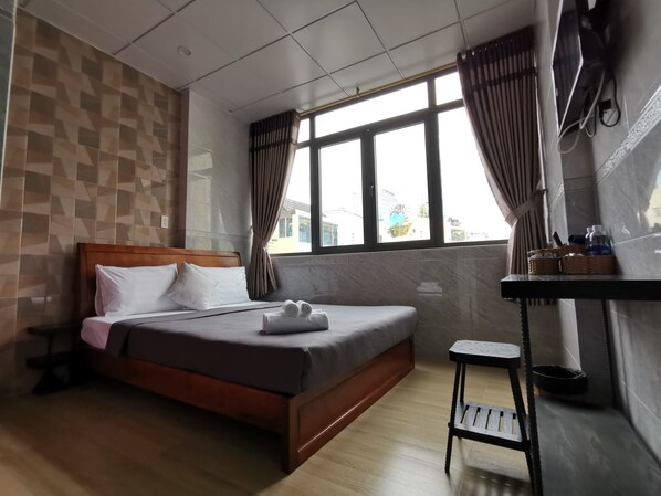 Minibar, desk, laptop workspace, blackout curtains