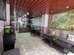 Lobby sitting area - Cola's Homestay (Ho Chi Minh City)