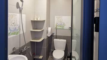 Family Quadruple Room | Bathroom | Shower, hair dryer, slippers, bidet