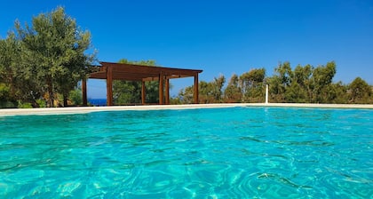 Stylish villa, private heated pool, large garden, sea view, en-suite bathrooms,