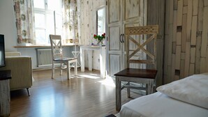 ロイヤル シングルルーム 1 ベッドルーム (with French Bed)