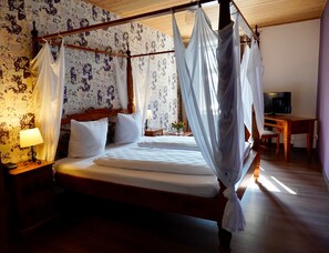 Premium Double Room | Individually decorated, individually furnished, desk, free WiFi