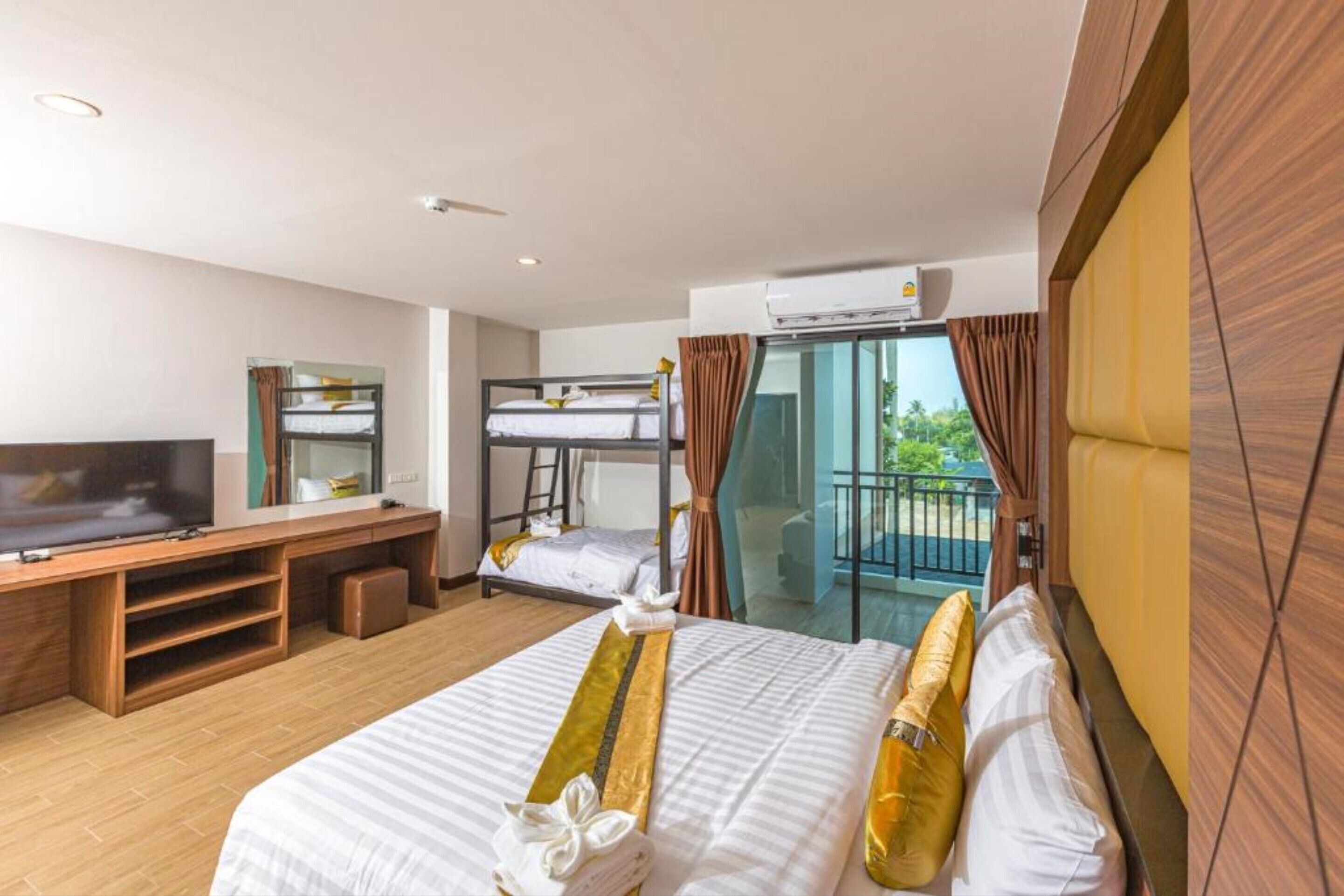 family suite | 1 bedroom, hypo-allergenic bedding, blackout curtains, free wifi