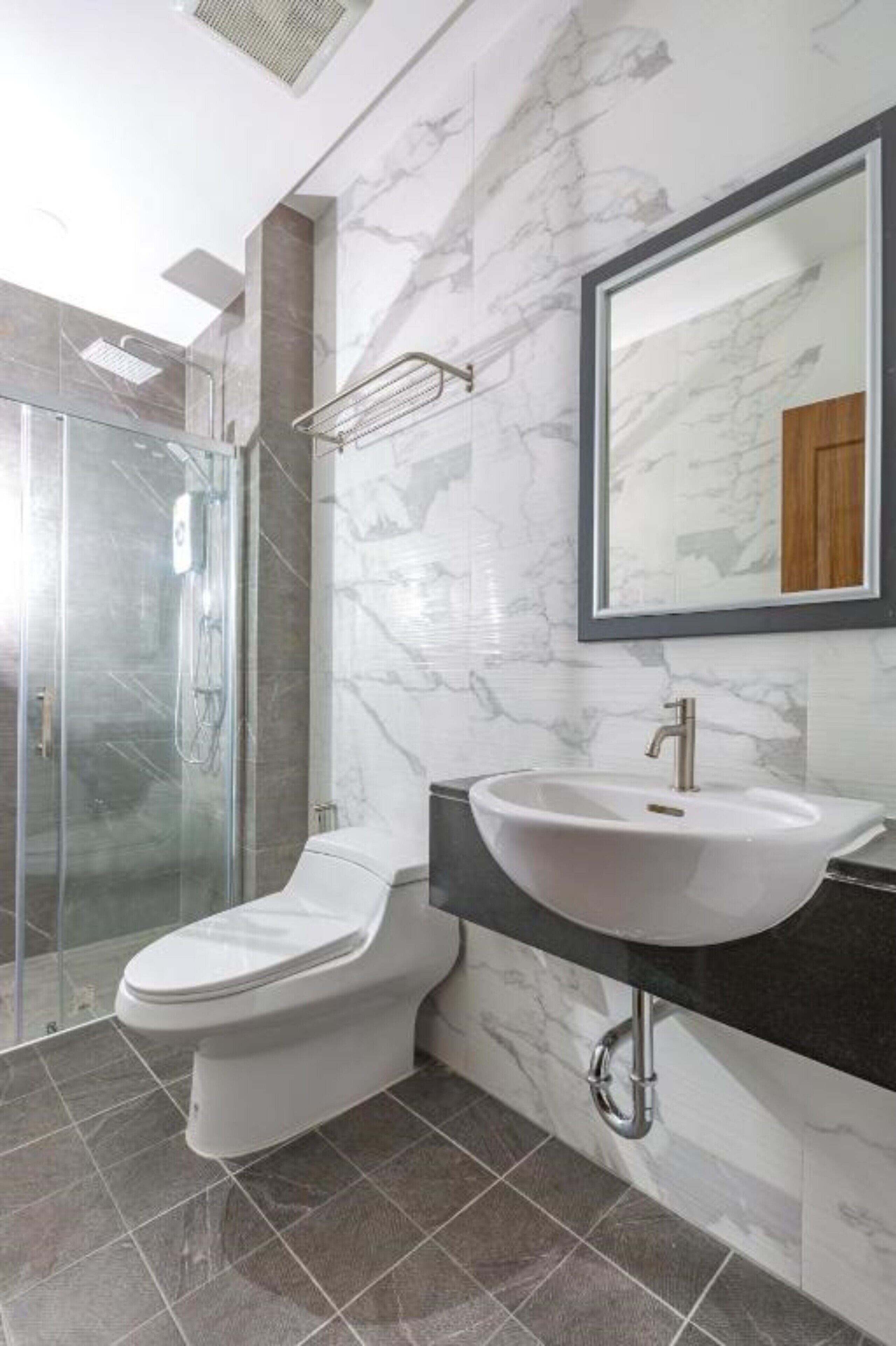family suite | bathroom | shower, rainfall showerhead, free toiletries, hair dryer