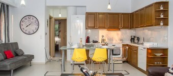 Nina's Villa, Cosy Seaview Retreat