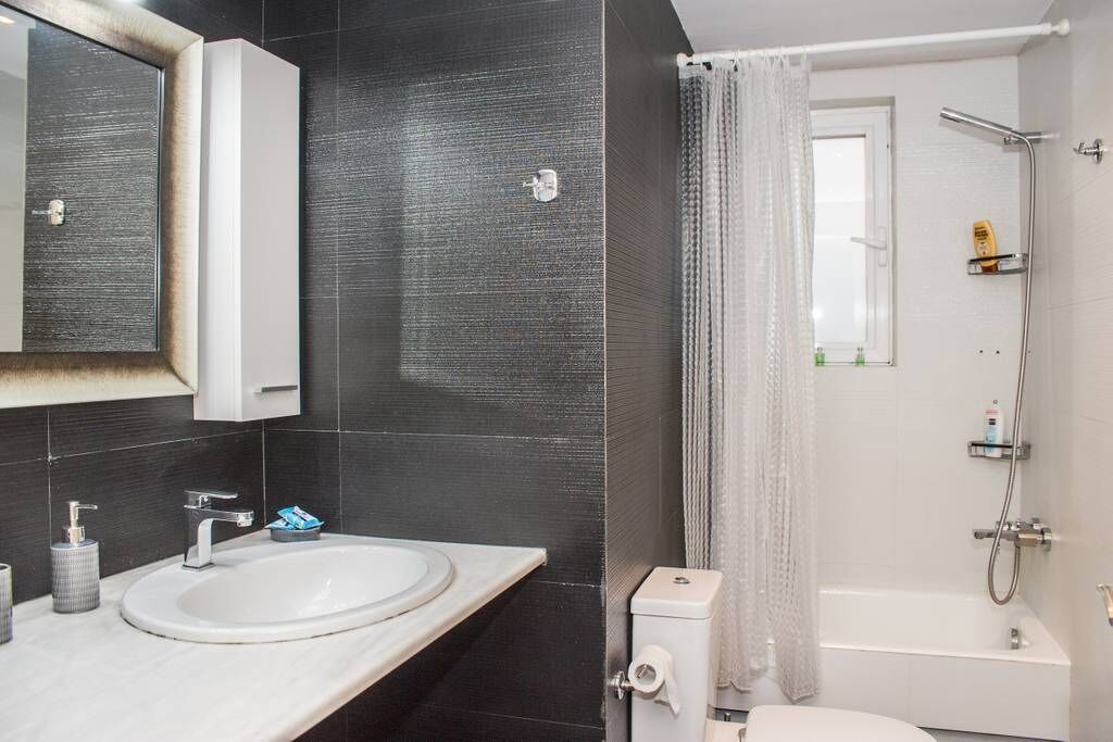 Nina's Villa, Cosy Seaview Retreat