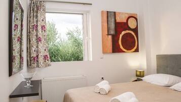 Apartment | 2 bedrooms, iron/ironing board, free cots/infant beds, free WiFi