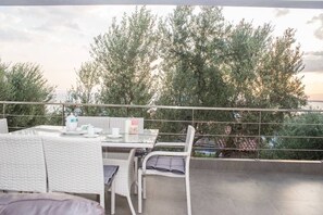 Exterior - Nina's Villa, Cosy Seaview Retreat (Kalamata)