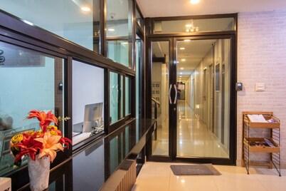 Salinsiri at Lat Krabang