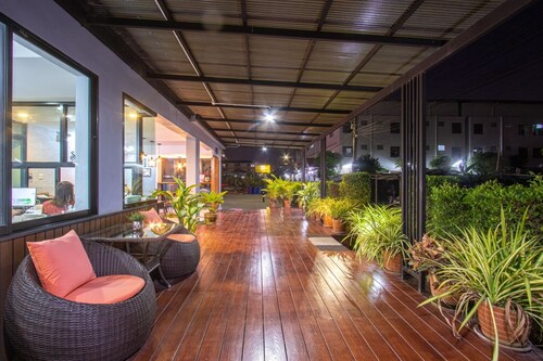 Salinsiri at Lat Krabang