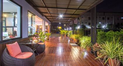 Salinsiri at Lat Krabang