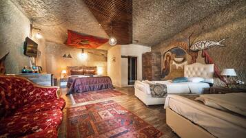 Family Cave Room | Individualmente decorados, ferros/tábuas de passar roupa