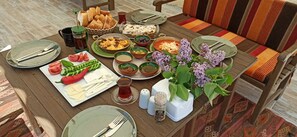 Outdoor dining - Adelya Cave Hotel (Nevsehir)