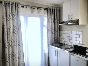 迷你冰箱、微波炉、茶具/咖啡用具、电热水壶