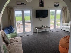 TV - Atiamuri Bach Family (Atiamuri)