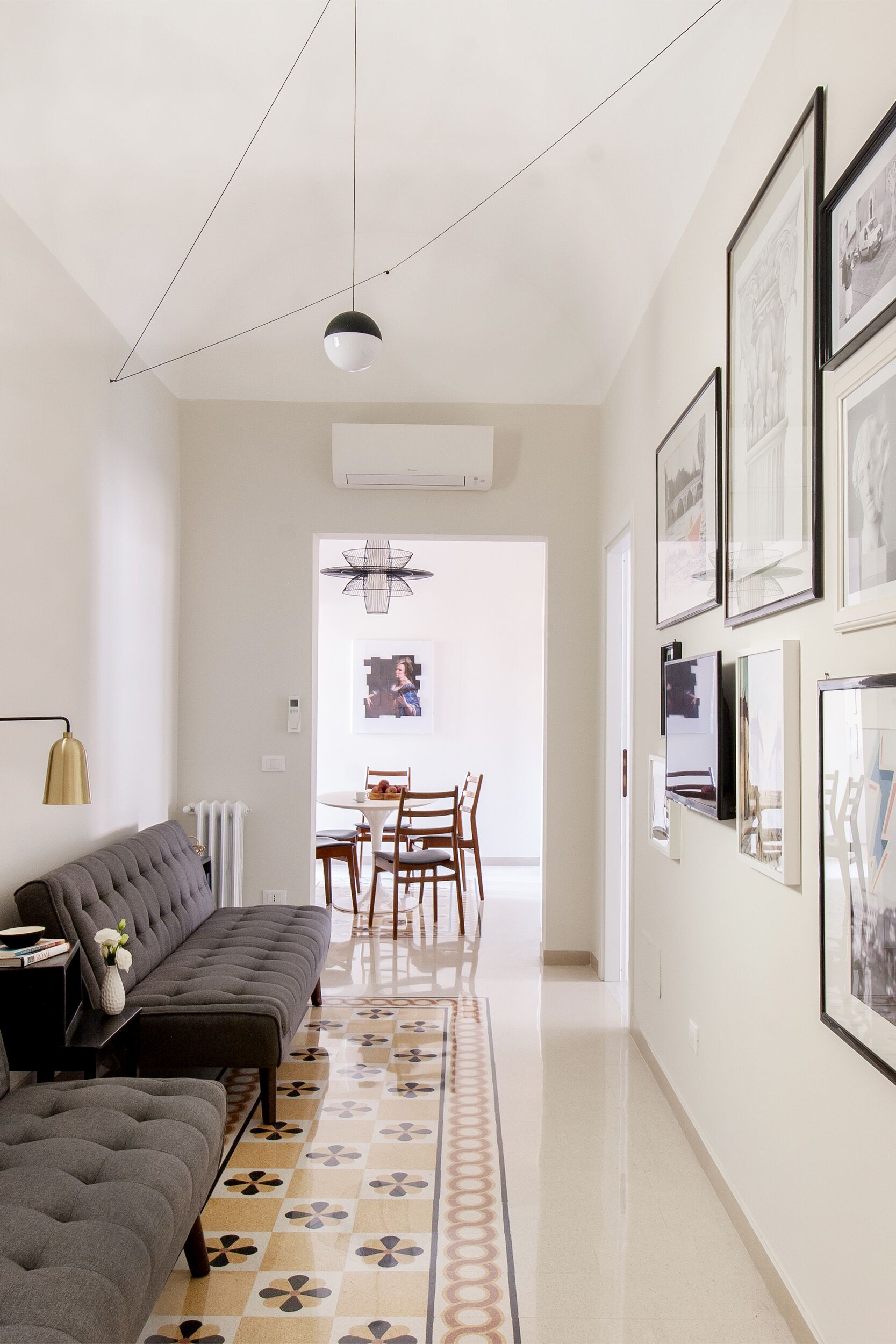 TV connectée, livres, médiathèque