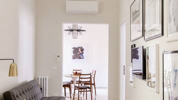 TV connectée, livres, médiathèque