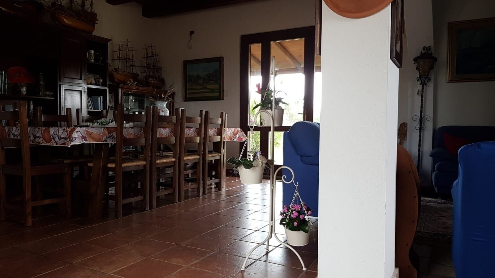 Free daily self-serve breakfast