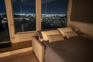 Desk, soundproofing, iron/ironing board, WiFi - Terrazza Manù ... Naples at your feet ... (Napoli)