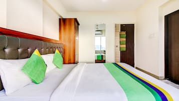 Habitación estándar | Tabla de planchar con plancha, camas extra, wifi gratis y ropa de cama