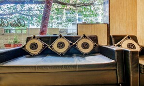 Lobby sitting area - Treebo Trend Blue Bells Residency (Mumbai)