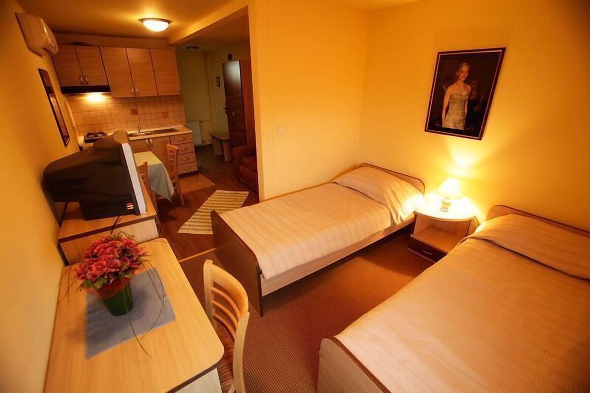 Studio | 2 bedrooms, free WiFi, bed sheets