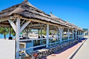 Beach bar - The Movie Resort Aparthotel (Tribunj)