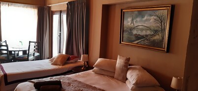 White Rose Room - A guest house indoor braai and venue,near Pakhisa Racetrack