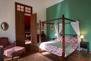 디럭스 더블룸 | 오리/거위털 이불, 객실 내 금고, 책상, 암막 커튼