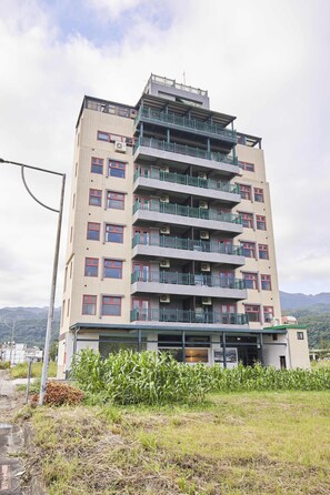 Front of property - First Shanhai Hotel (Toucheng)
