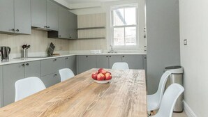 Leilighet | Eget kjøkken | Ovn, kokeplater, vannkoker og kjøkkenutstyr