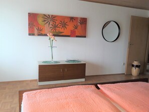 2 多间卧室、熨斗/熨衣板、免费 WiFi、床单