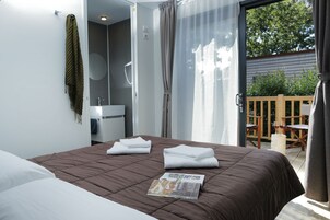 Exclusive Chalet, 2 Bedrooms, 2 Bathrooms | Bed sheets