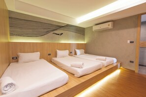 Deluxe Family Room | Màn/rèm cản sáng, truy cập Internet không dây miễn phí, bộ trải giường 