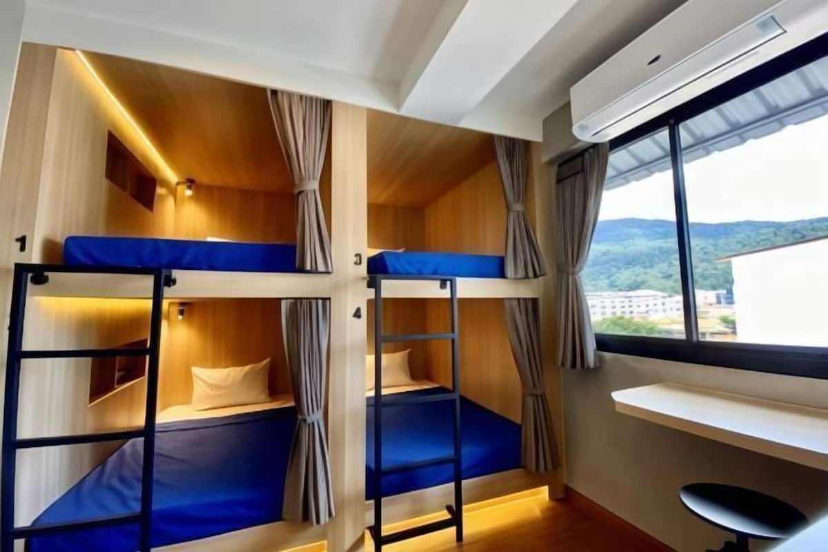 Cortinas opacas, wifi gratis, ropa de cama