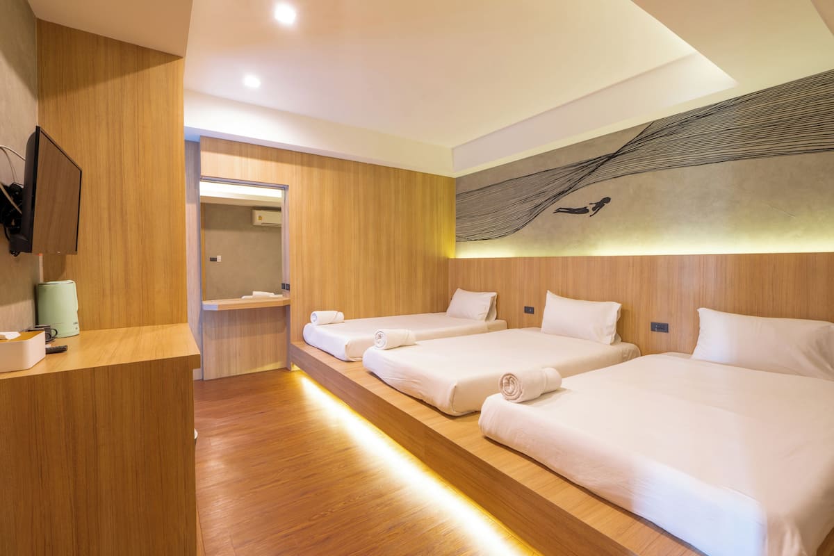 Deluxe Family Room | Màn/rèm cản sáng, truy cập Internet không dây miễn phí, bộ trải giường