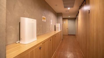 Private Room with Shared Bathroom | 遮光布/窗簾、免費無線上網、床單