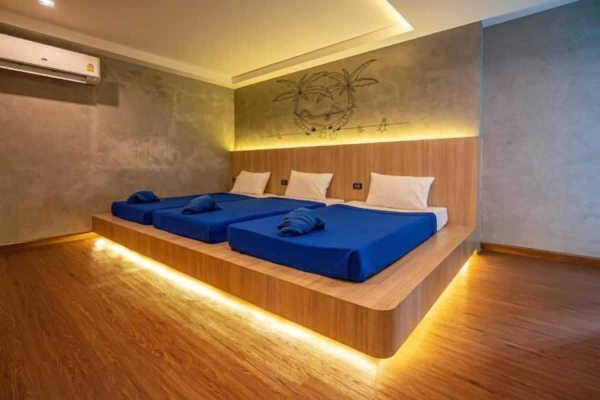 Cortinas blackout, wifi gratis y ropa de cama