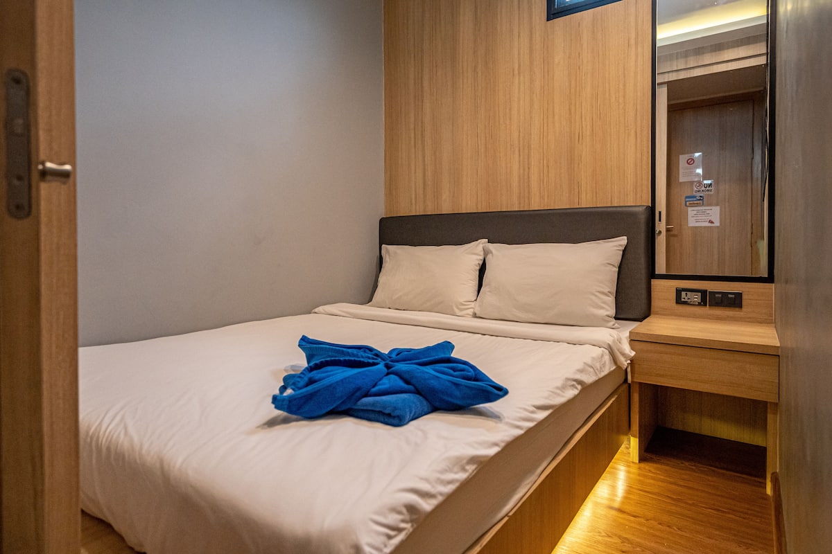 Private Room with Shared Bathroom | Cortinas blackout, wifi gratis y ropa de cama
