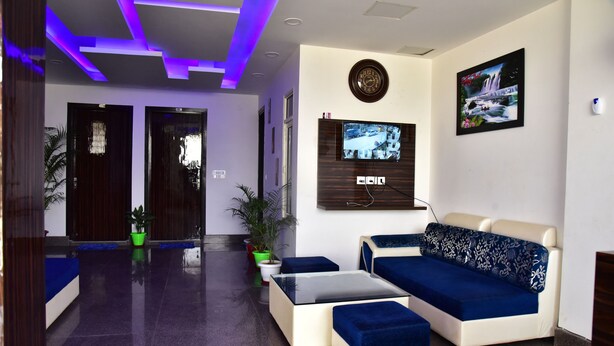 Lobby - Hotel Cyber INN (Gurugram)