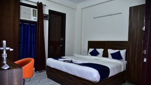 Deluxe Double Room | Soundproofing, WiFi (free) - Hotel Cyber INN (Gurugram)