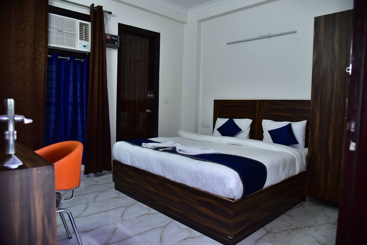 Quarto casal luxo | Quartos à prova de som, Wi-Fi de cortesia