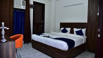 Deluxe Double Room | Soundproofing, free WiFi, wheelchair access