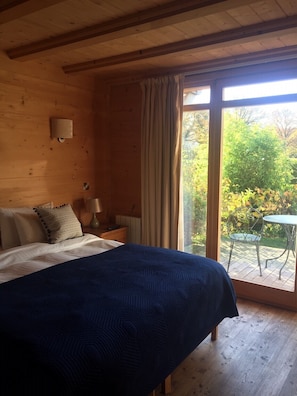 Desk, soundproofing, free WiFi, bed sheets - Pandy B&B (Hereford)