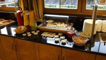 Free daily buffet breakfast